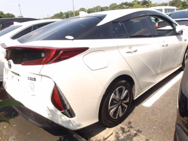 TOYOTA PRIUS PHV