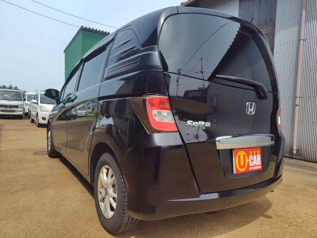 HONDA FREED SPIKE