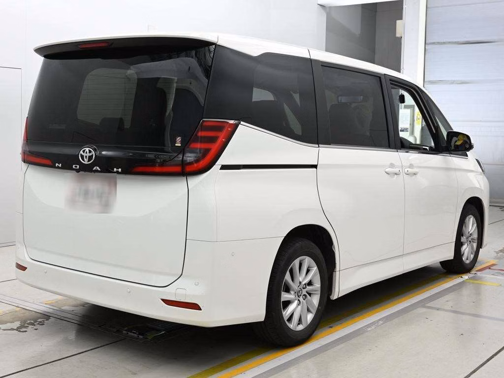 TOYOTA NOAH