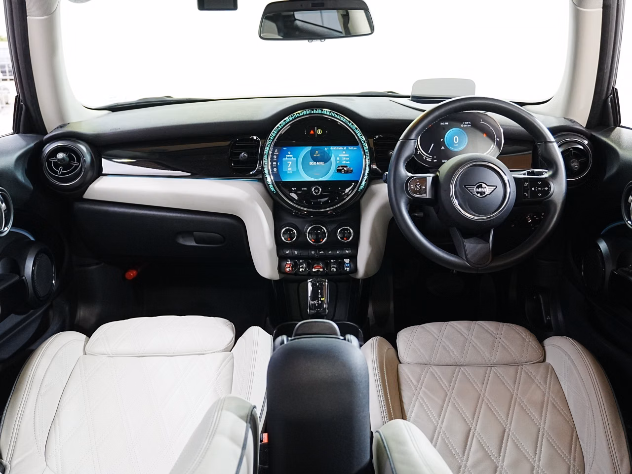 MINI HATCH