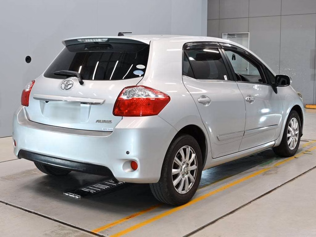 TOYOTA AURIS