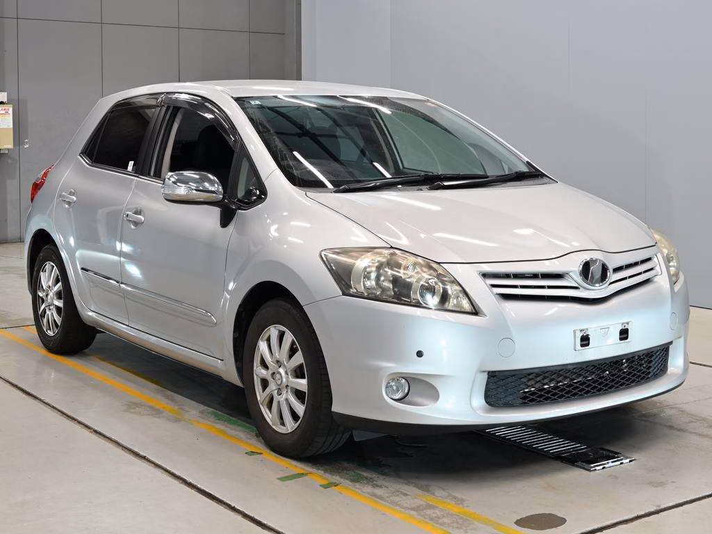 TOYOTA AURIS