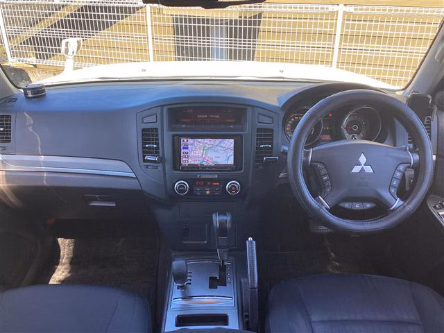 MITSUBISHI PAJERO