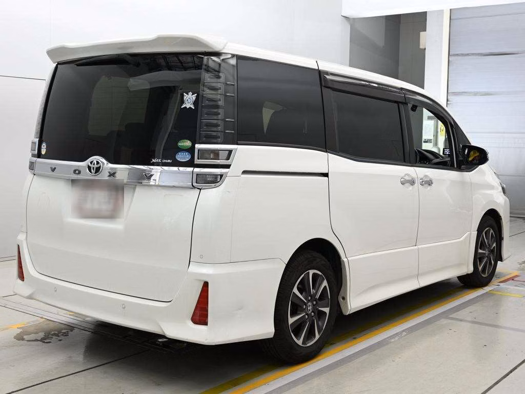 TOYOTA VOXY
