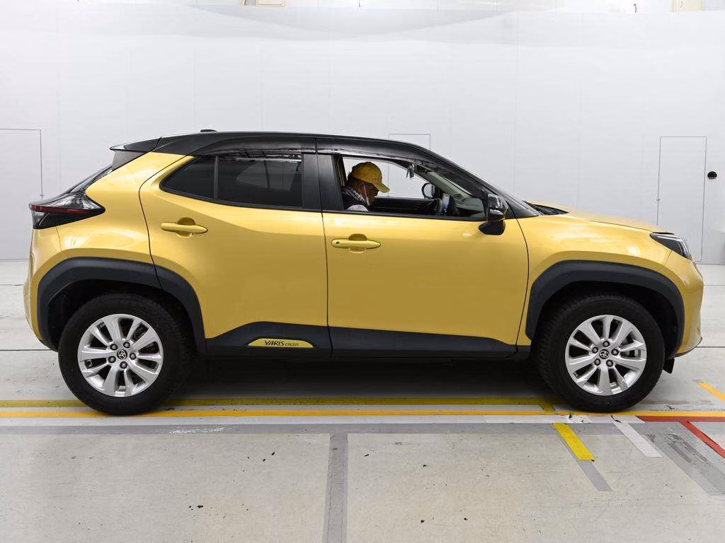 TOYOTA YARIS CROSS