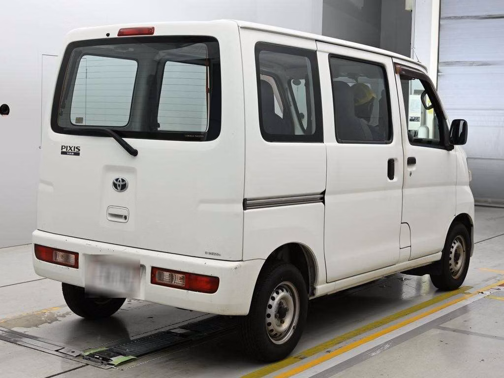 TOYOTA PIXIS VAN