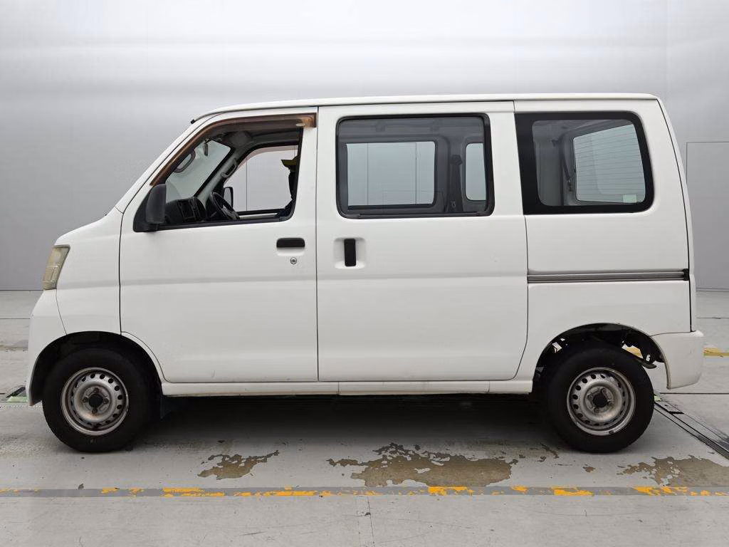 TOYOTA PIXIS VAN