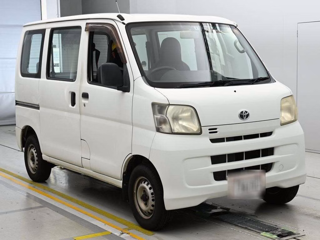 TOYOTA PIXIS VAN