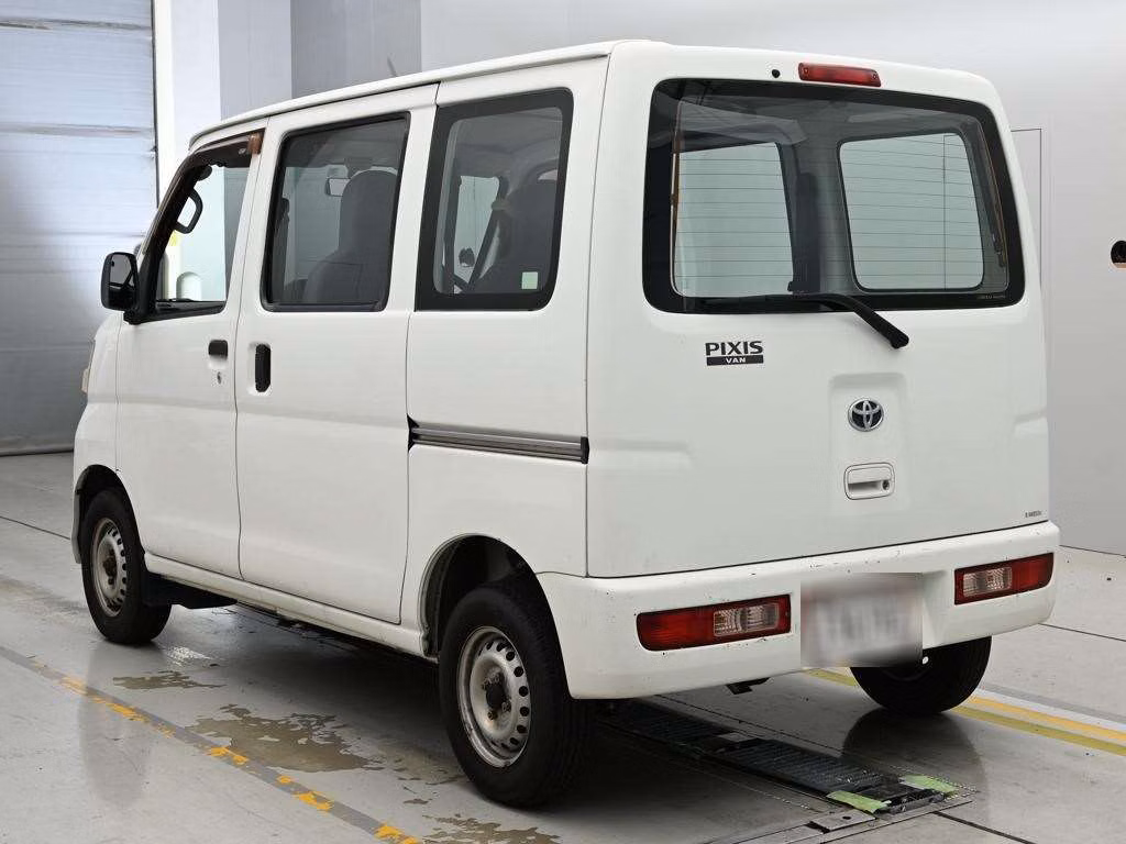 TOYOTA PIXIS VAN