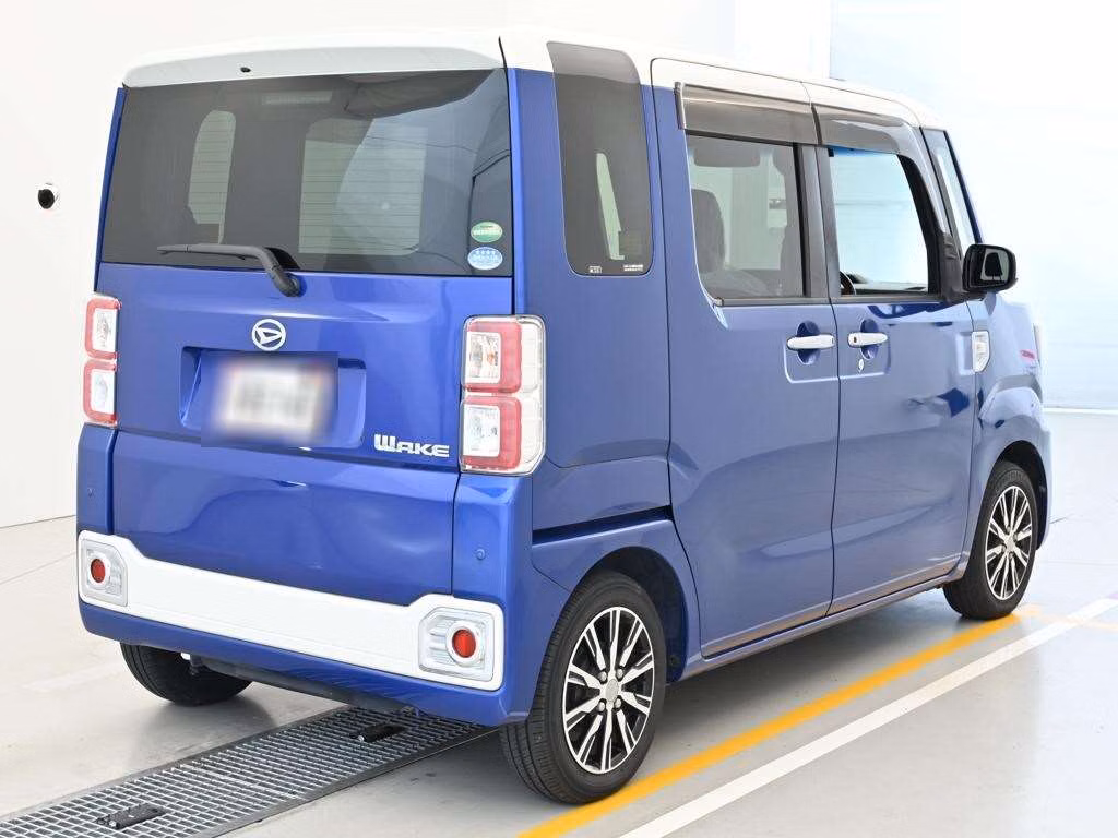 DAIHATSU WAKE