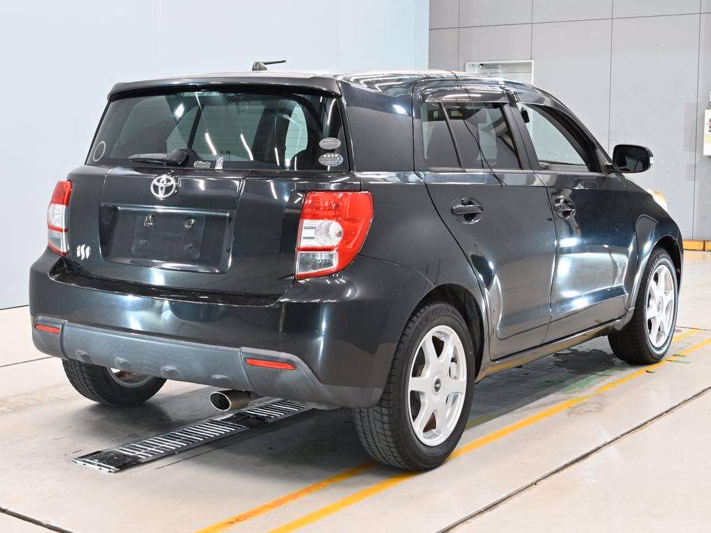 TOYOTA IST