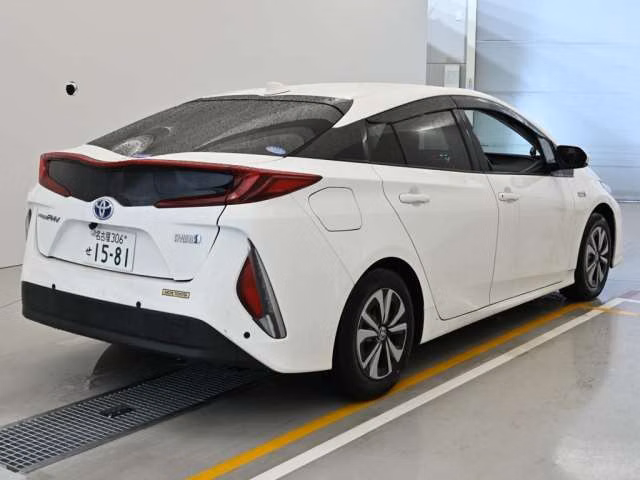 TOYOTA PRIUS PHV