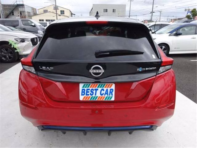 NISSAN LEAF
