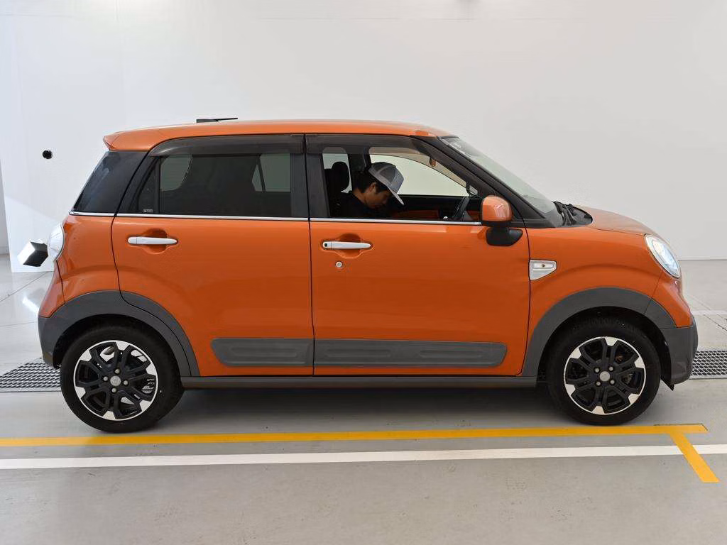 DAIHATSU CAST