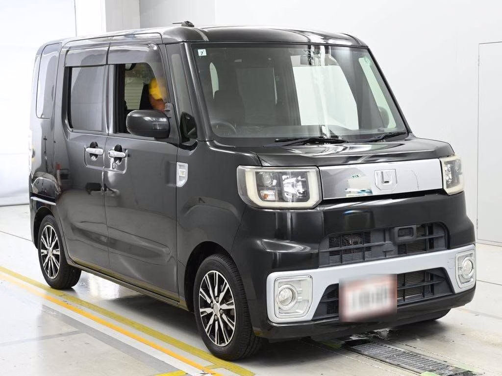 DAIHATSU WAKE
