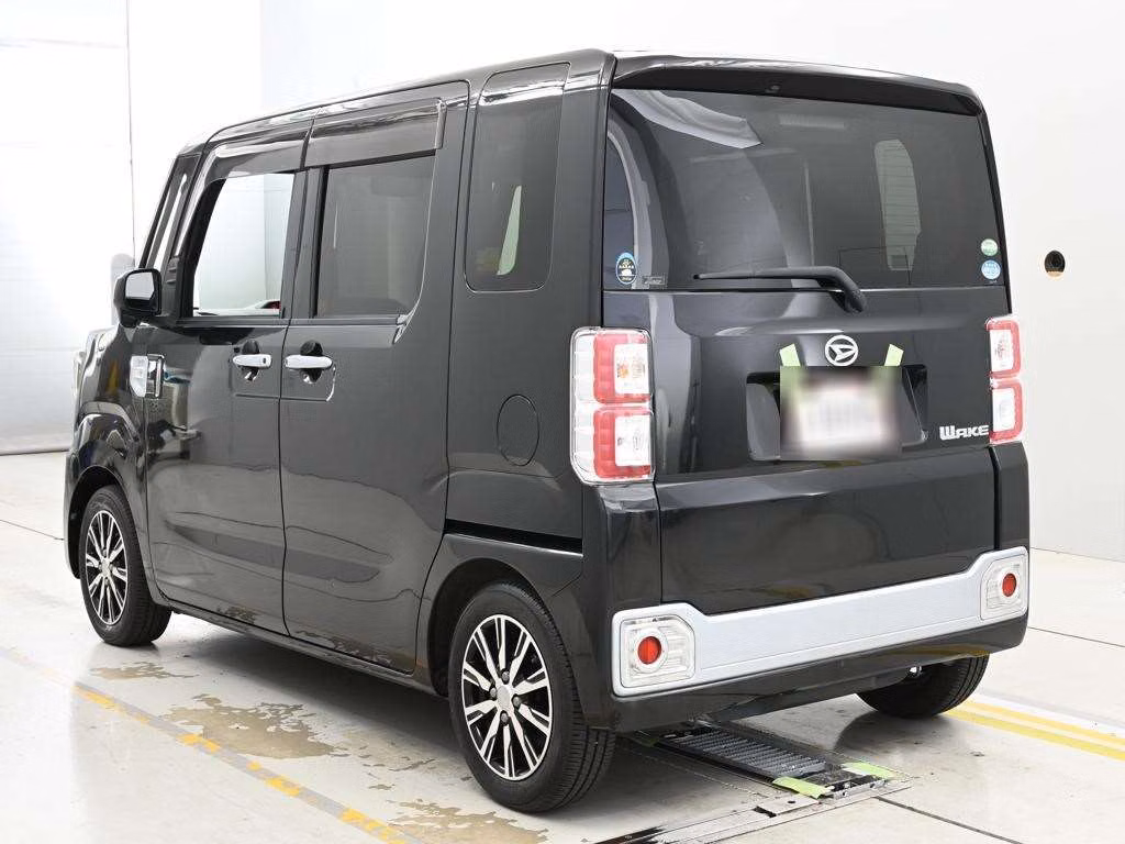 DAIHATSU WAKE