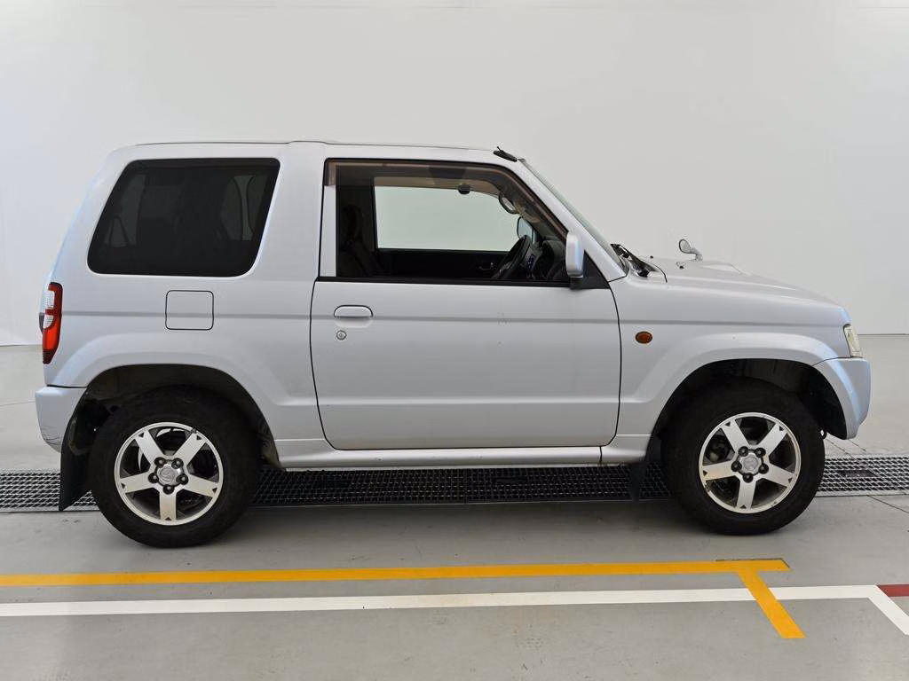 MITSUBISHI PAJERO MINI
