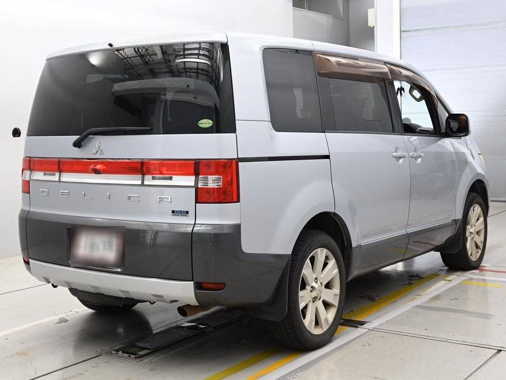 MITSUBISHI DELICA D:5