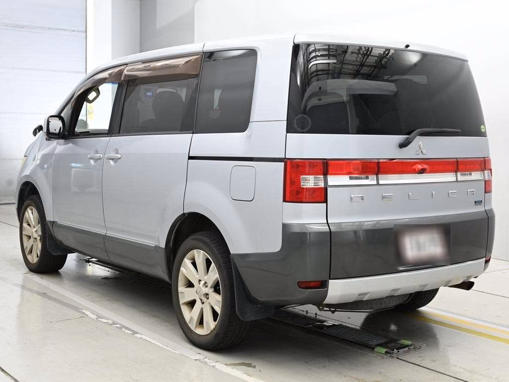MITSUBISHI DELICA D:5