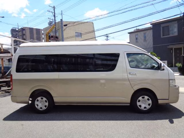 TOYOTA HIACE