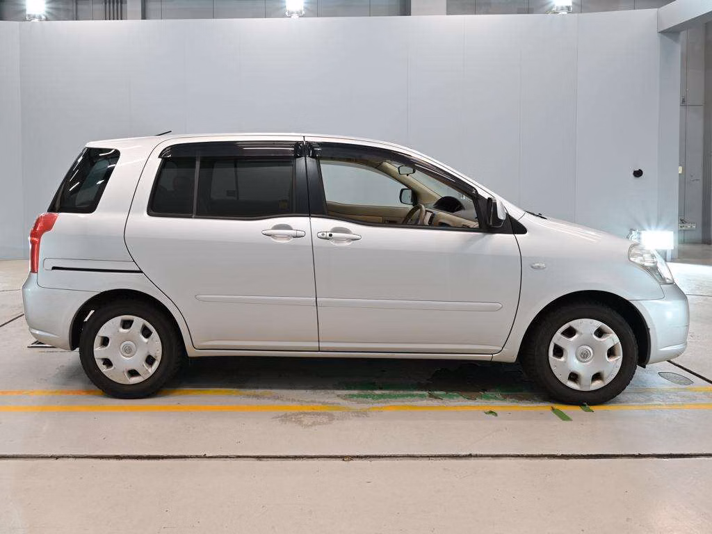 TOYOTA RAUM