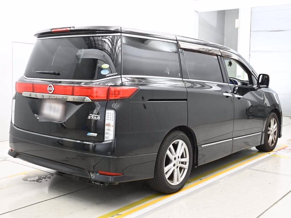 NISSAN ELGRAND
