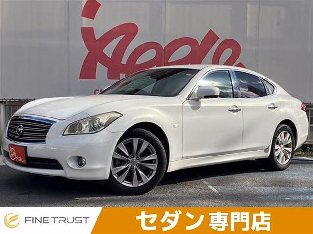 NISSAN FUGA