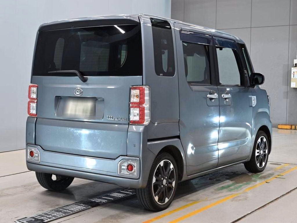 DAIHATSU WAKE