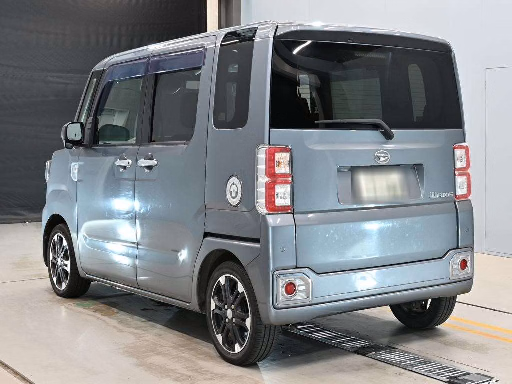 DAIHATSU WAKE