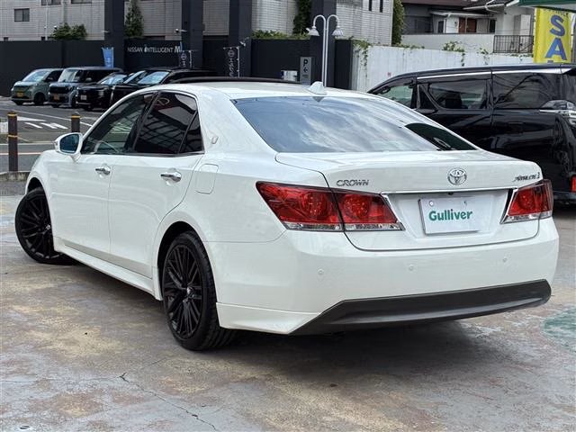 TOYOTA CROWN