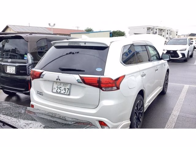 MITSUBISHI OUTLANDER