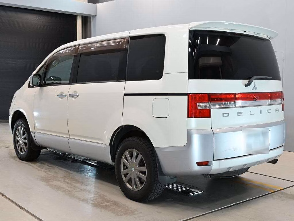 MITSUBISHI DELICA D:5