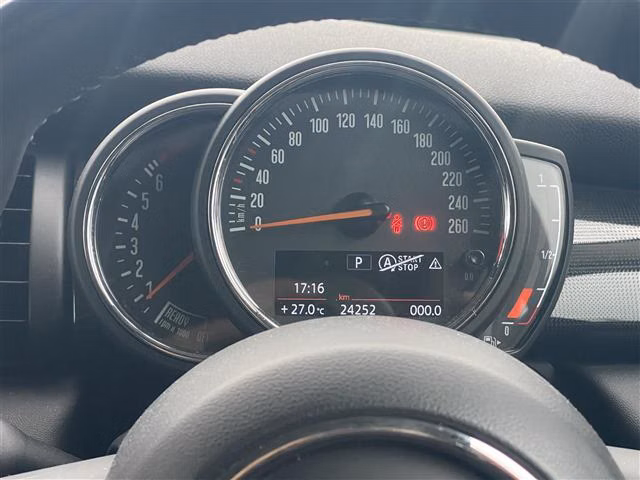 MINI HATCH