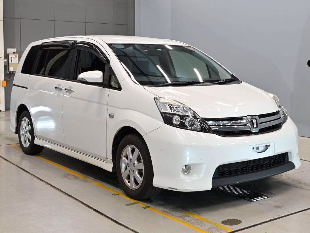 TOYOTA ISIS