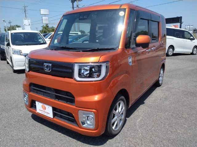 DAIHATSU WAKE
