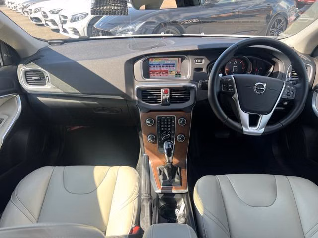 VOLVO V40