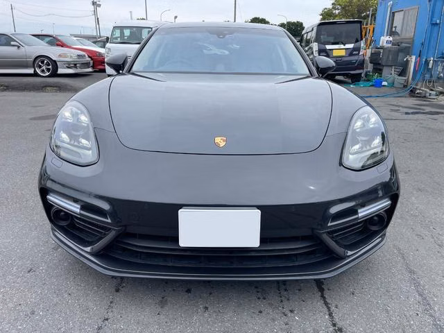 PORSCHE PANAMERA