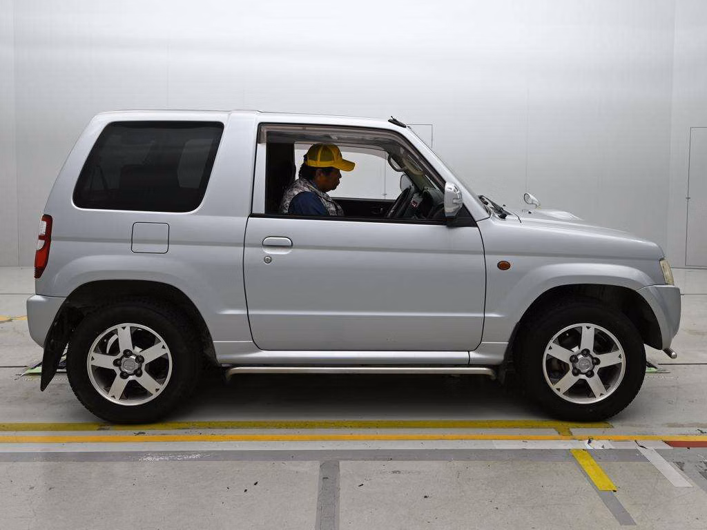 MITSUBISHI PAJERO MINI