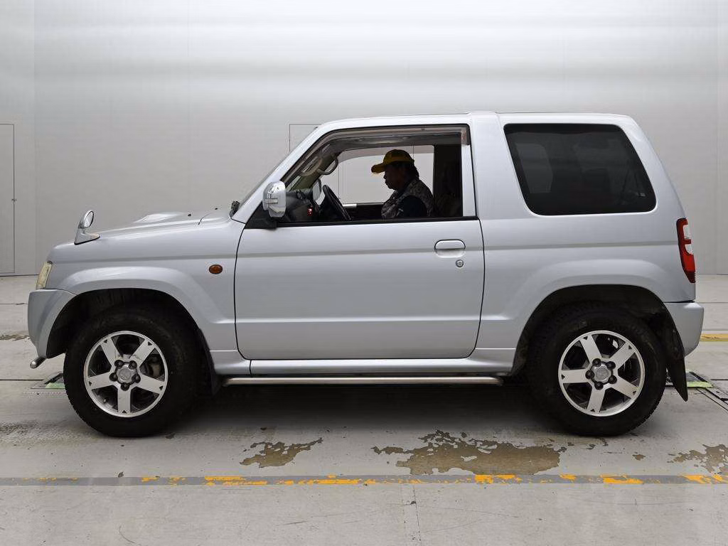 MITSUBISHI PAJERO MINI
