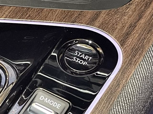 NISSAN AURA