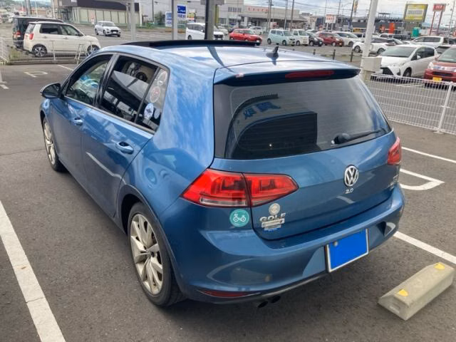 VOLKSWAGEN GOLF