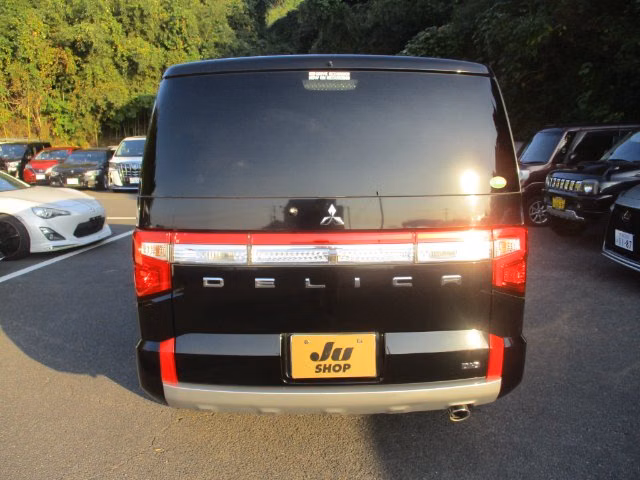 MITSUBISHI DELICA D:5