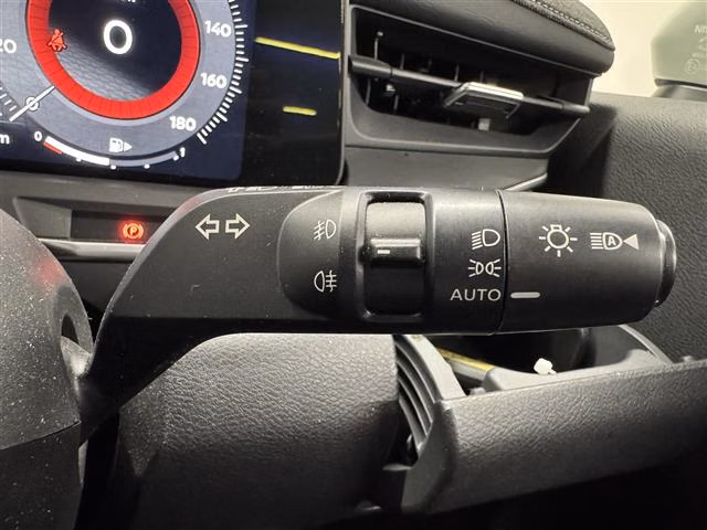 NISSAN AURA