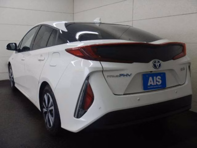 TOYOTA PRIUS PHV