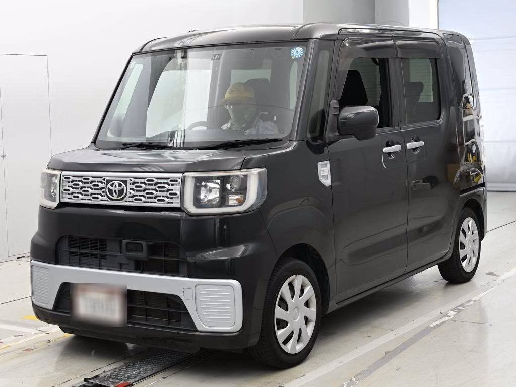 TOYOTA PIXIS MEGA