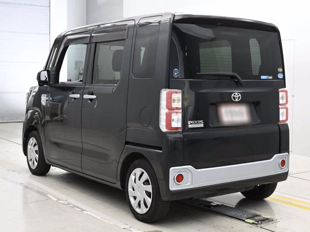 TOYOTA PIXIS MEGA