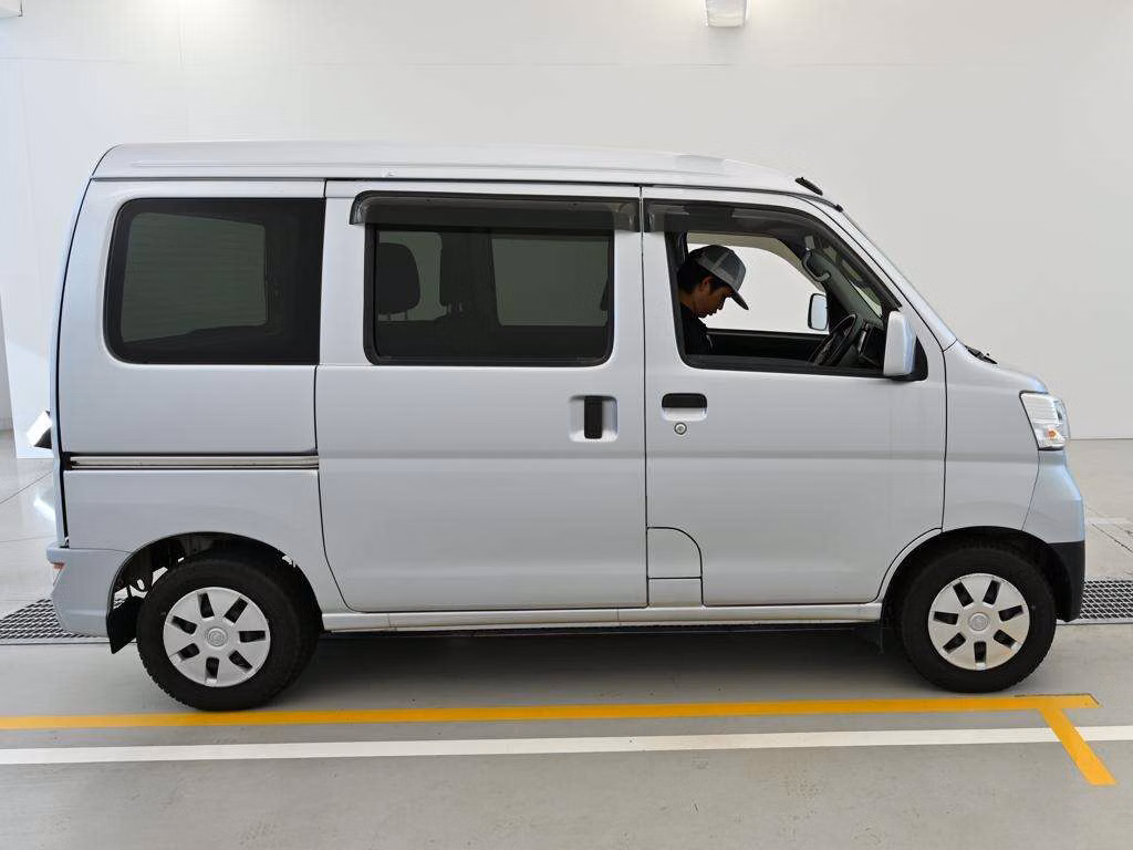 TOYOTA PIXIS VAN