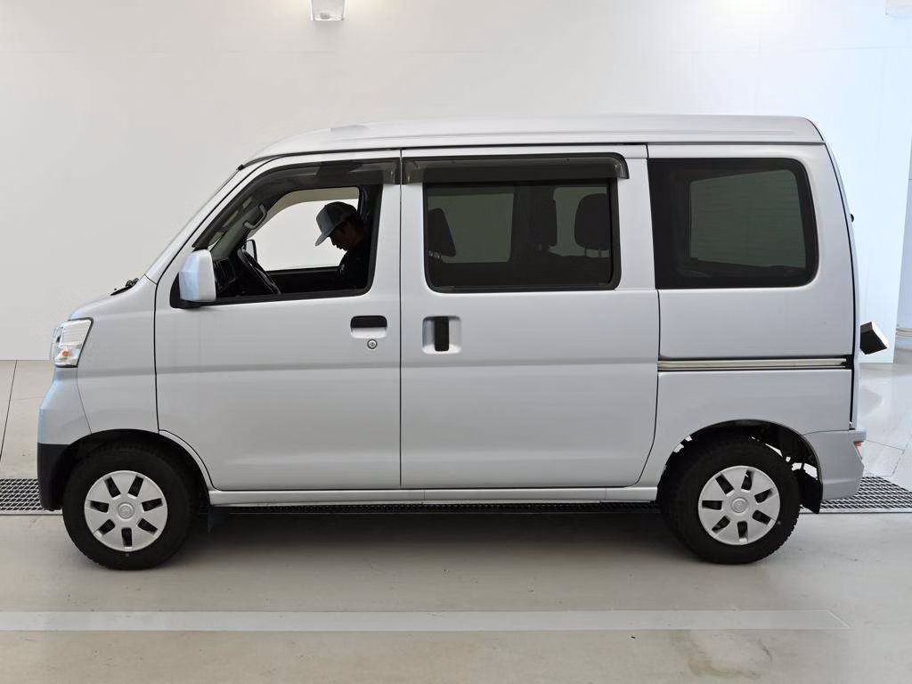 TOYOTA PIXIS VAN