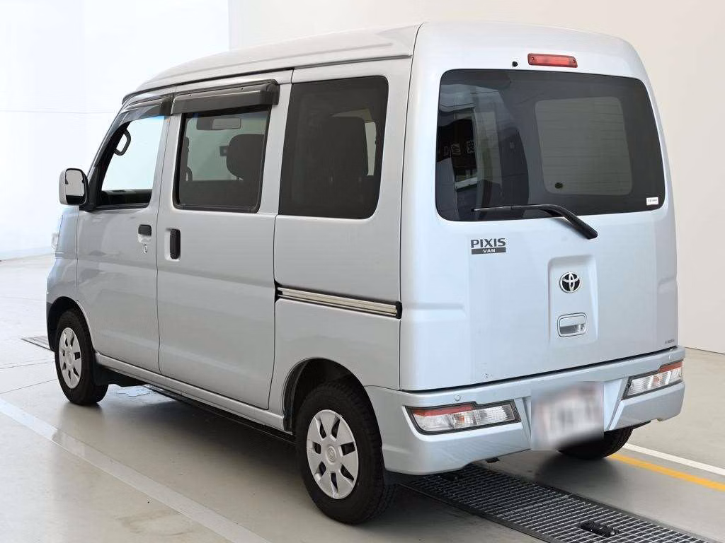 TOYOTA PIXIS VAN