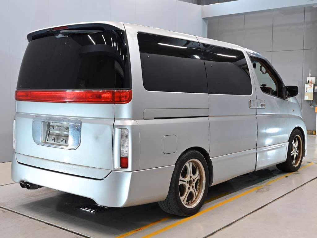 NISSAN ELGRAND